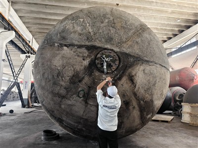 CCS atlieka - oro pagalvių patikrinimą vietoje Qingdao LuHang Marine Airbag A...